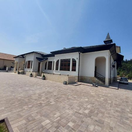 Leresti Complex Zeus酒店 外观 照片